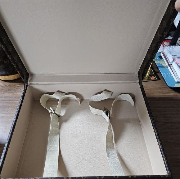 #00020-1143 VINTAGE 1970'S MONOGRAM LEATHER TRUNK SUITCASE 45 - Picture 4 of 11